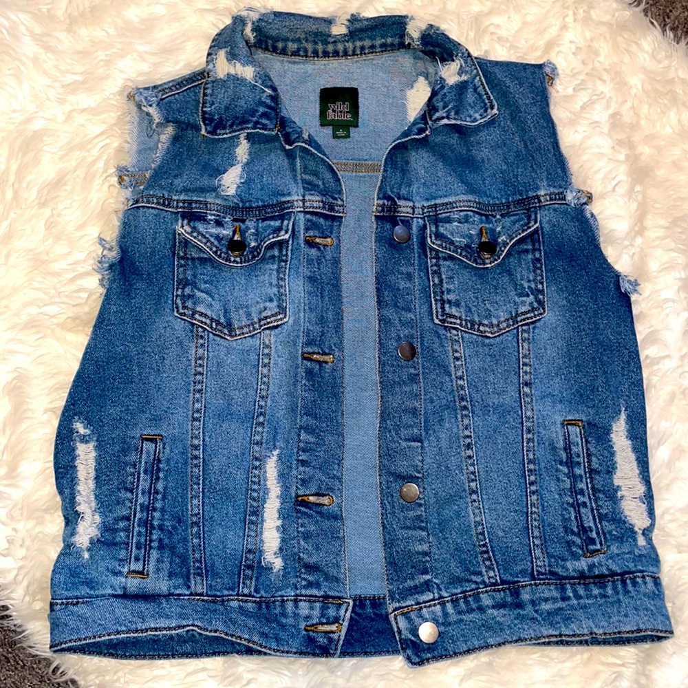 3/$25 Retro sleeveless jean jacket
